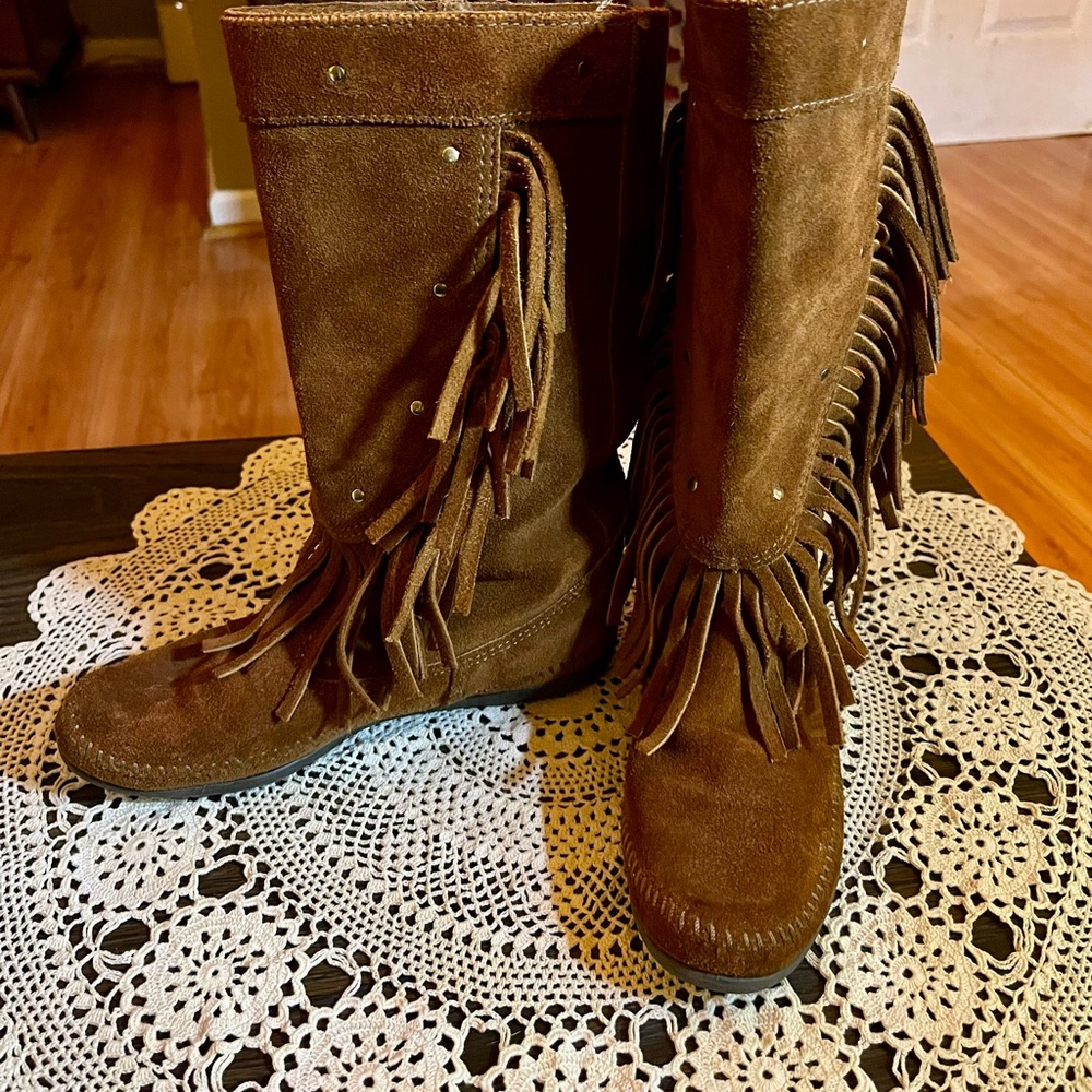 MINNETONKA Women's 8 Brown Suede Moccasin Fringed Calf High Studded Boots